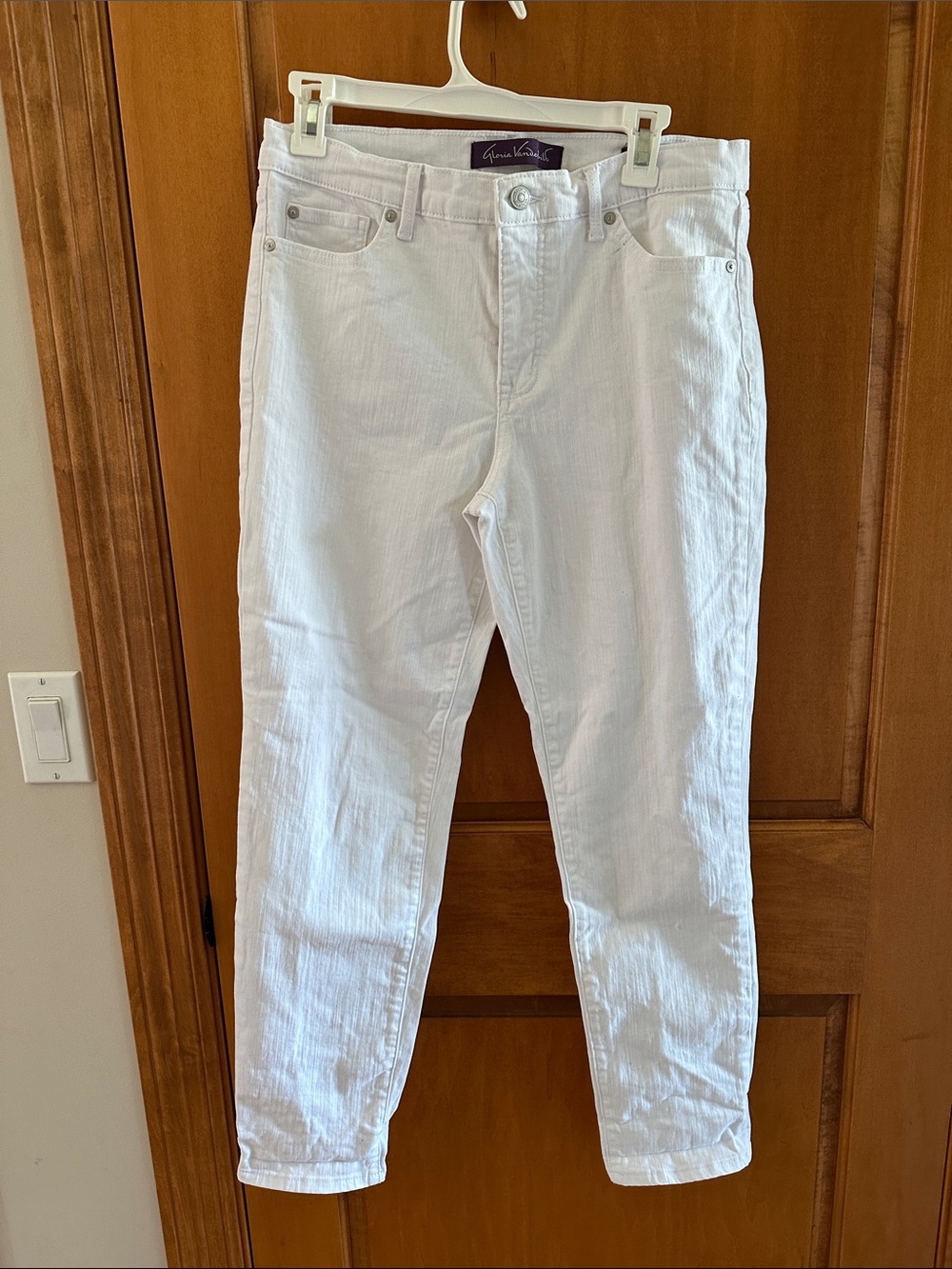 Gloria Vanderbilt White Skinny Jeans with Classic Back Pockets size 6